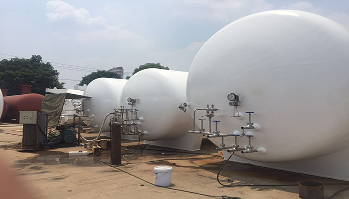 Low temperature storage tank filling precautions