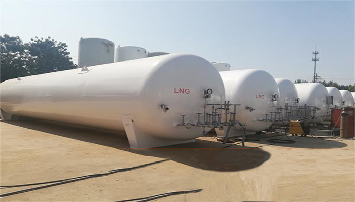 Precooling method for LNG storage tank