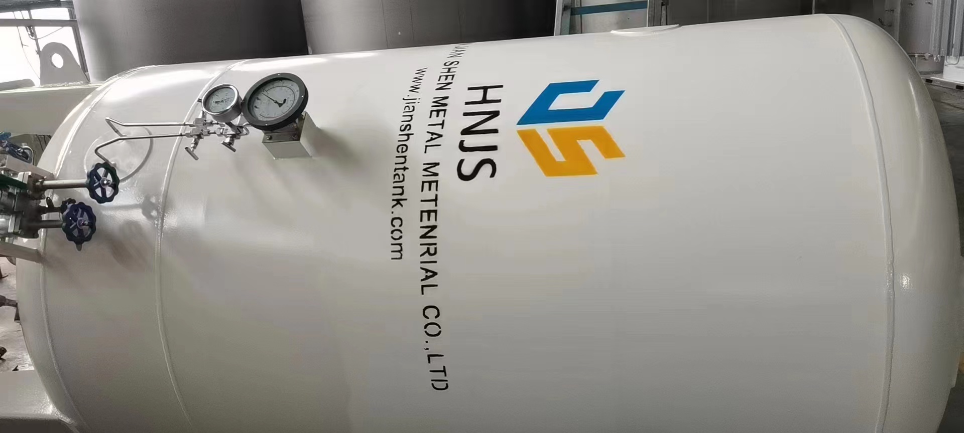Pressurization process of cryogenic storage tanks