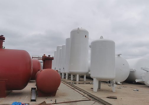 When we use cryogenic storage tanks, we must pay attention to the surrounding temperature