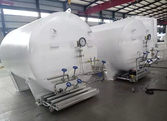 Continuous replenishment of gas in cryogenic storage tanks