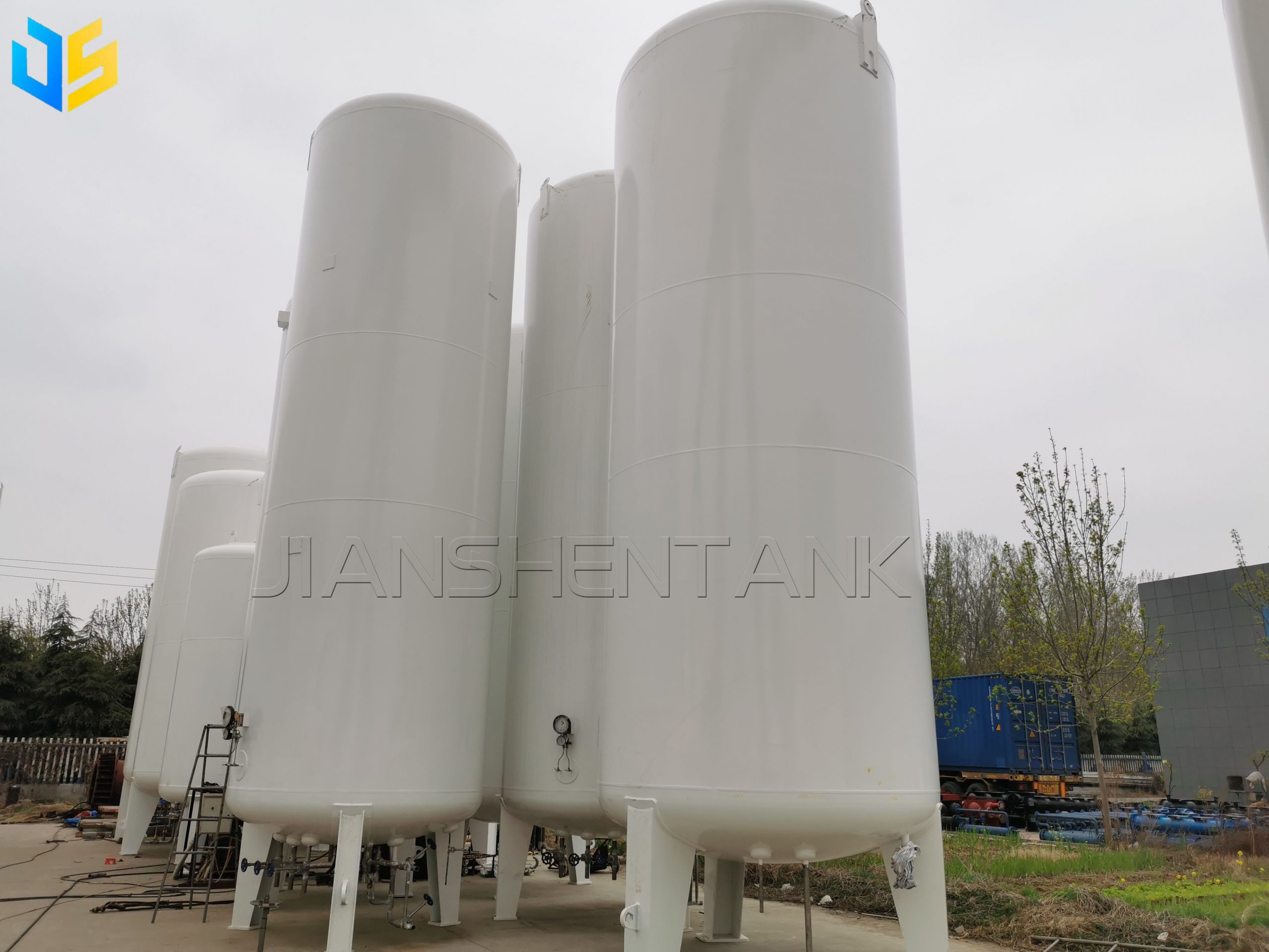 Key products include cryogenic storage tanks