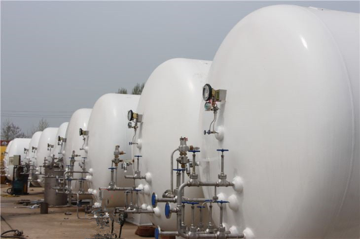 Pressurization of cryogenic storage tank