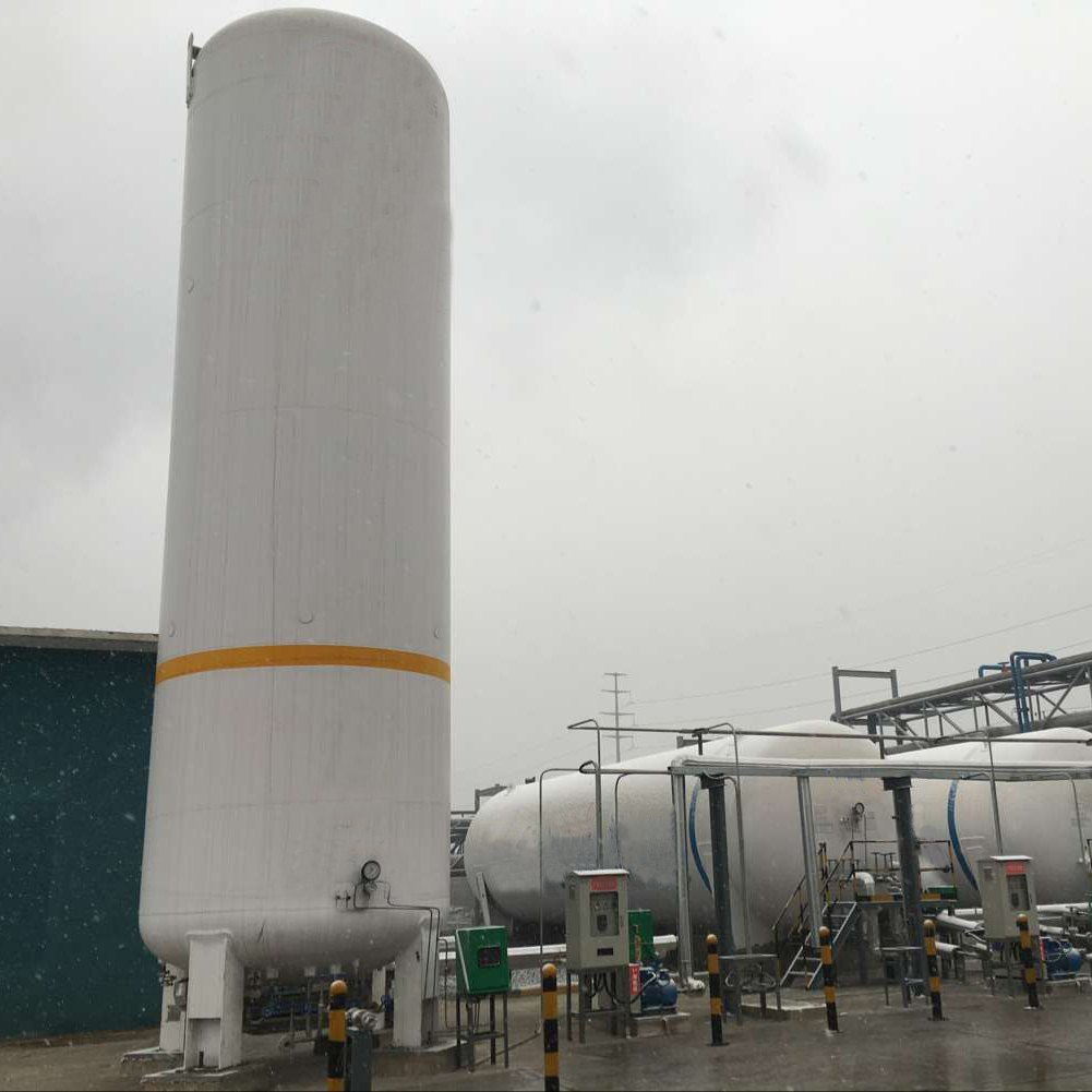 Pressure recovery of cryogenic storage tank