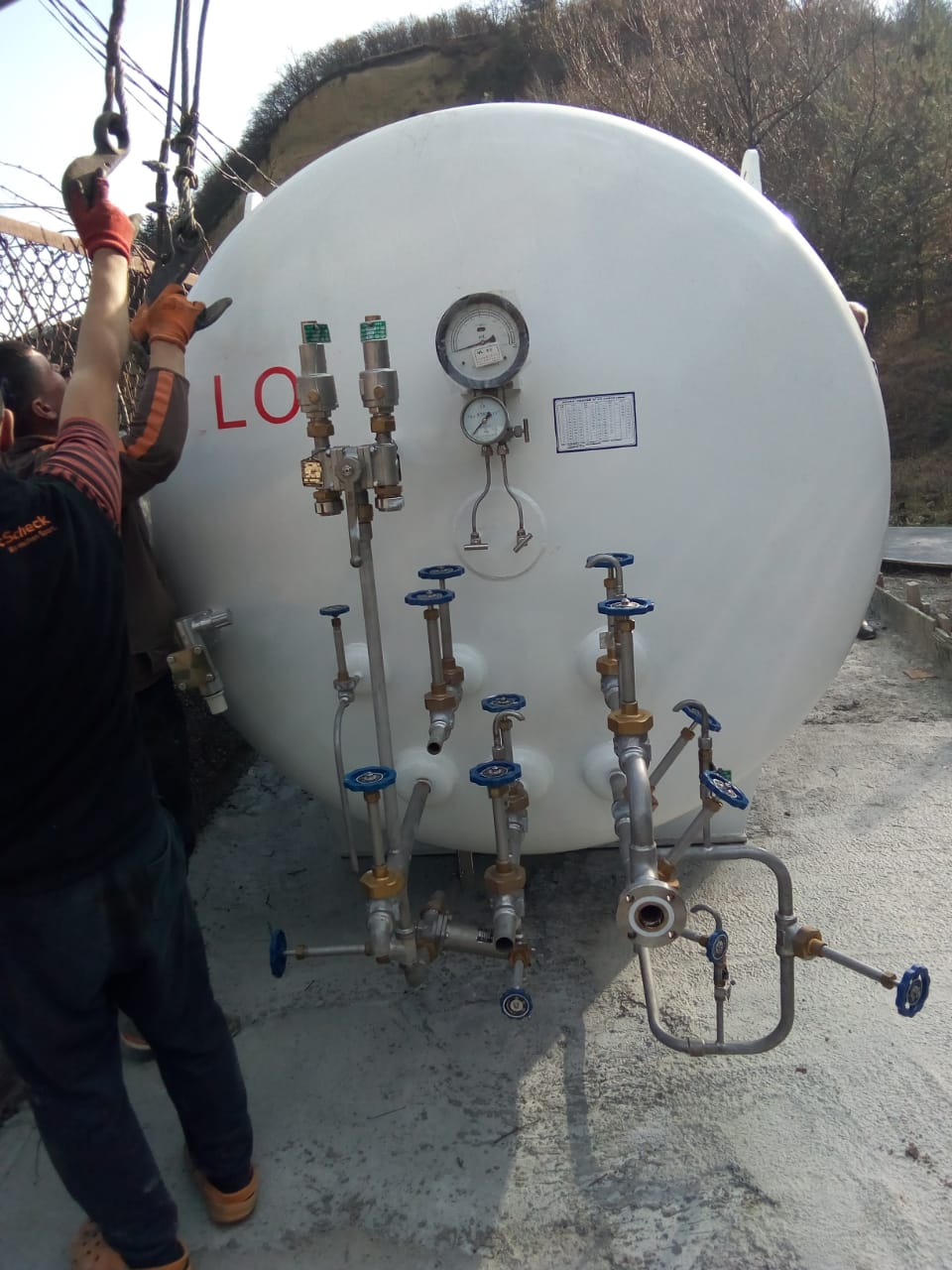 Maintenance and care of liquid oxygen storage tanks