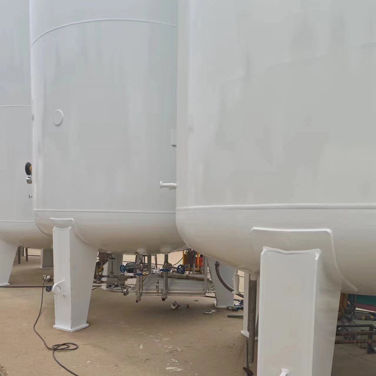 Liquid oxygen storage tanks uses