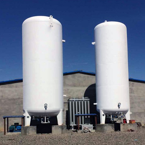 There are pressure gauges and differential pressure level gauges on cryogenic storage tanks