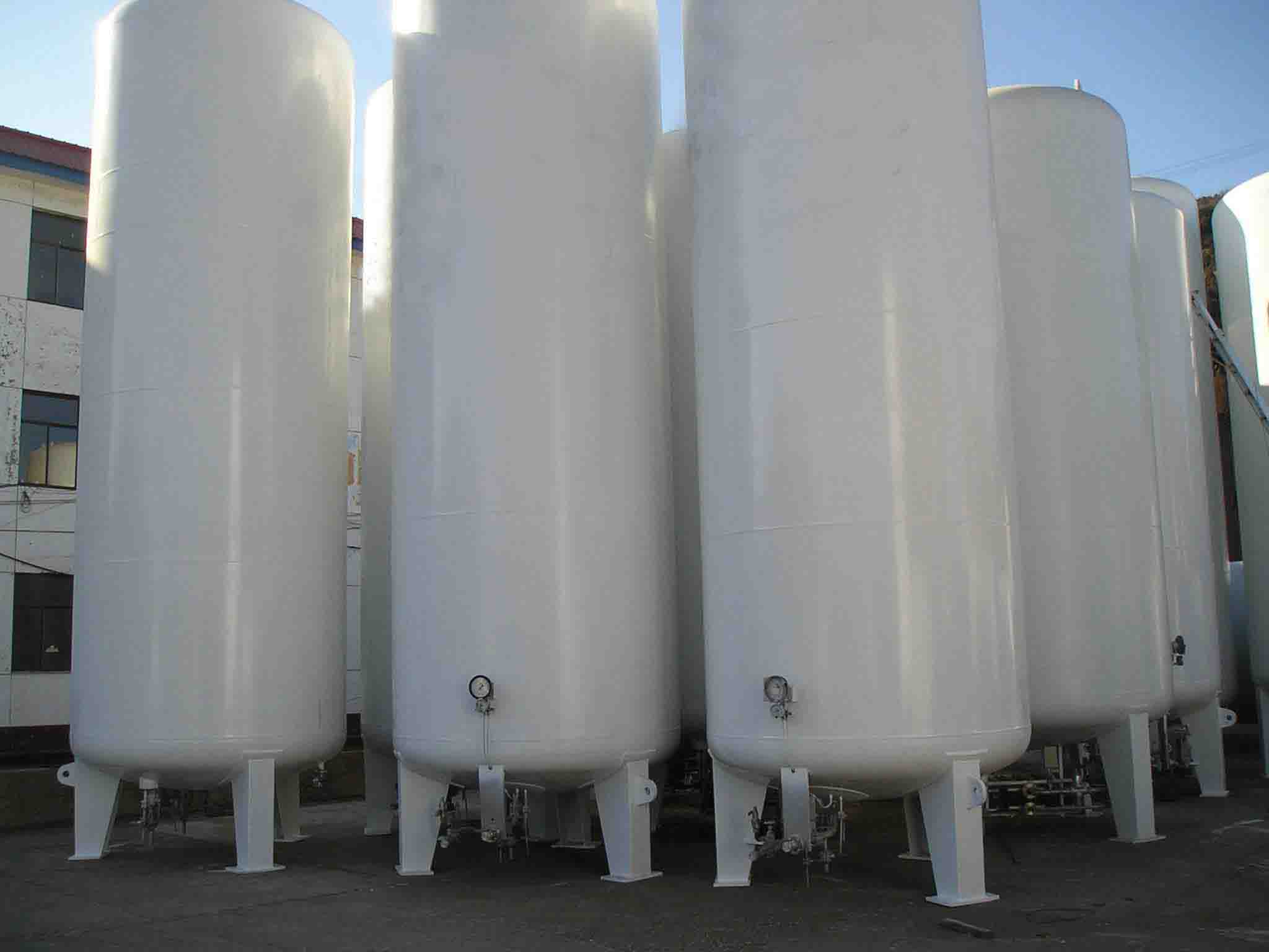 Cryogenic liquid oxygen tanks