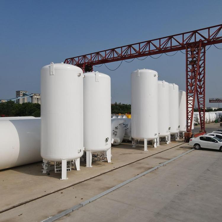 Safe use of LNG storage tanks