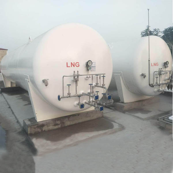 A safety explosion-proof device is installed on the outer shell of the low temperature LNG storage tank