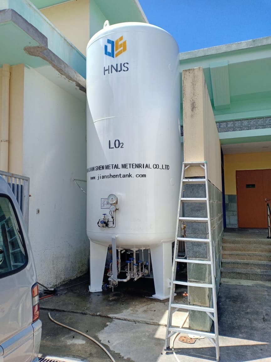 Safe use of liquid oxygen tanks