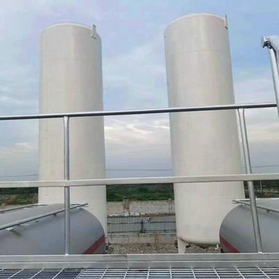 Vertical LNG storage tanks