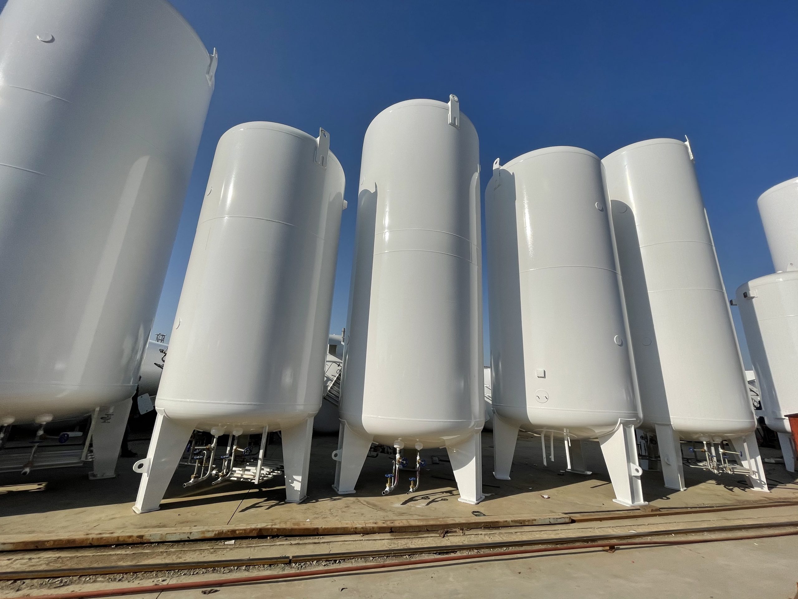 Structure of cryogenic storage tank