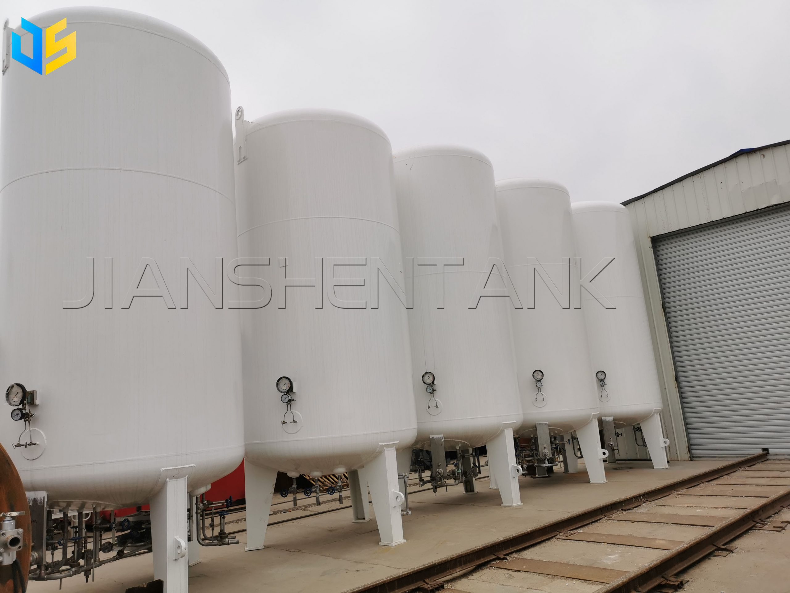 A few safety guidelines for handling LOX, N2 and Ar storage tanks(2)