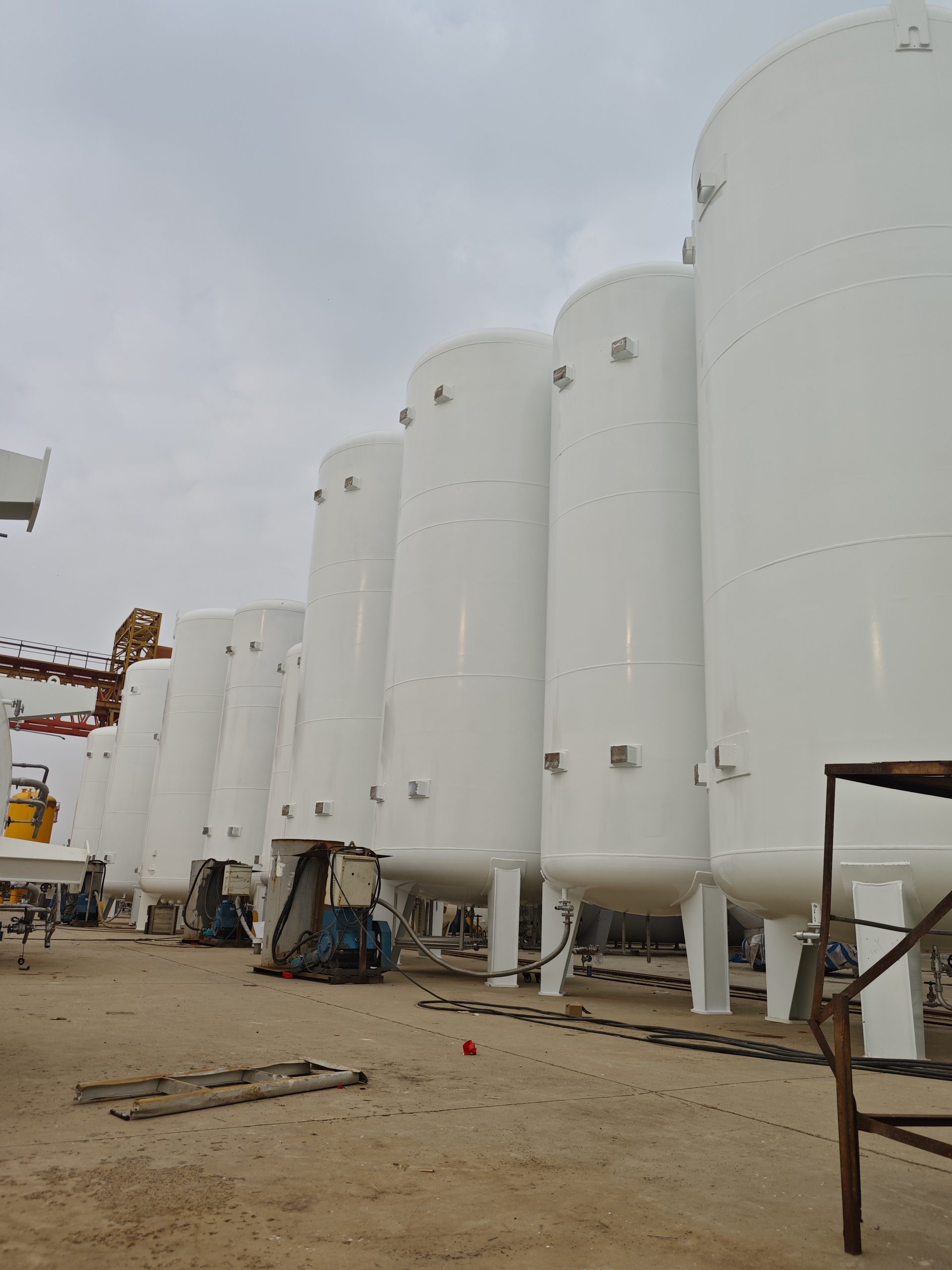 Design features of nitrogen storage tanks