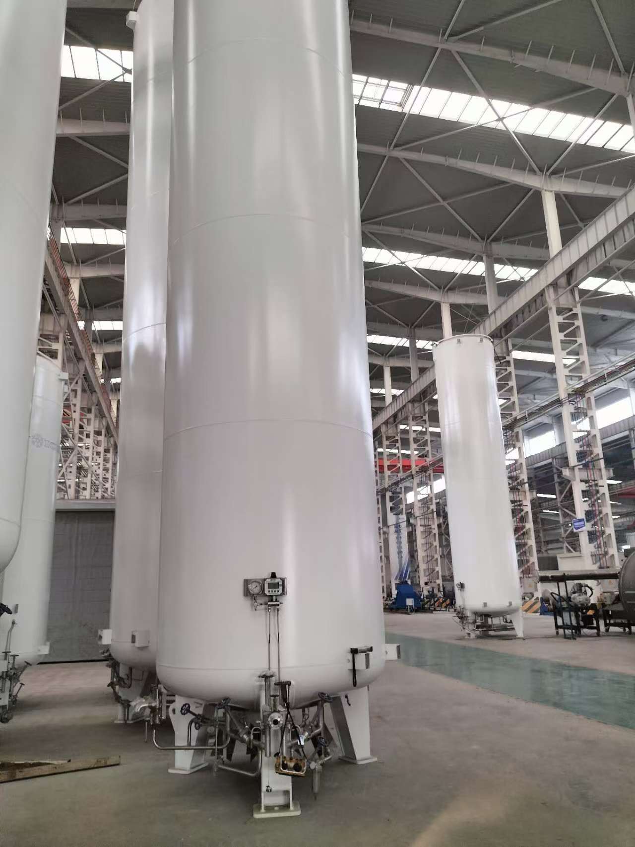 The cryogenic storage tank