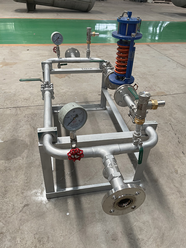 LNG tank pressure regulator