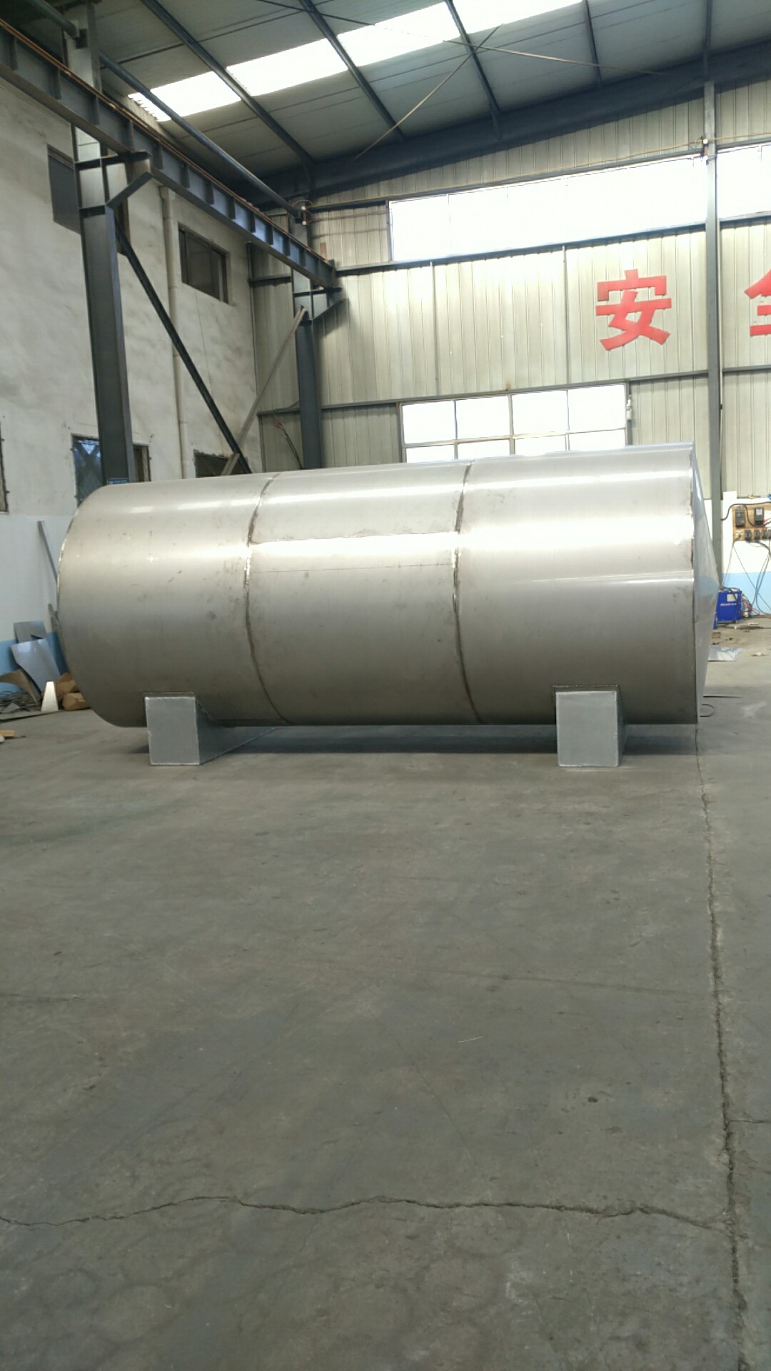 Features of Stainless Steel Storage Tanks 4